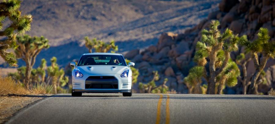  Nissan GT-R 2013 года  (US) (фото 23 из 27)